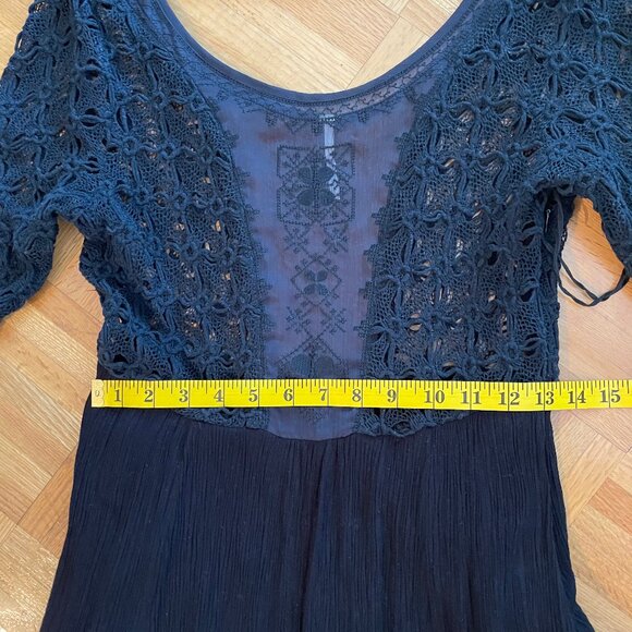 High-low flowy embroidered black dress - Picture 10 of 11